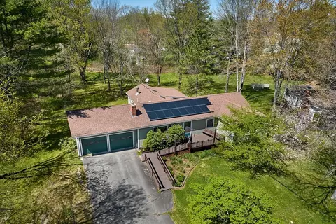 89 Pondview Dr, Amherst, MA 01002