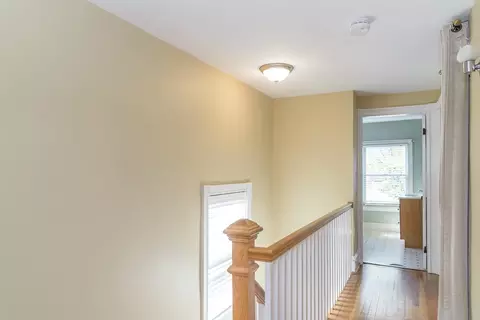 Entry Way - 2 Longfellow St, Beverly, MA 01915 photo 3 of 7