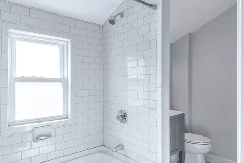 Bath - 2 Longfellow St, Beverly, MA 01915 photo 3 of 4