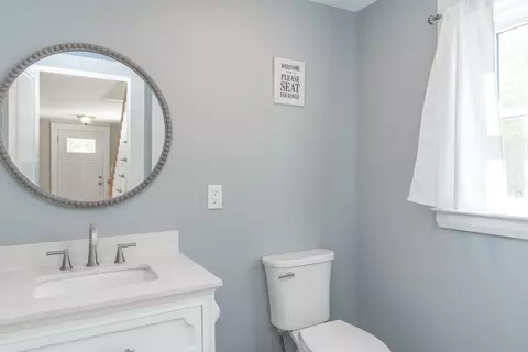 Bath - 2 Longfellow St, Beverly, MA 01915 photo 1 of 4