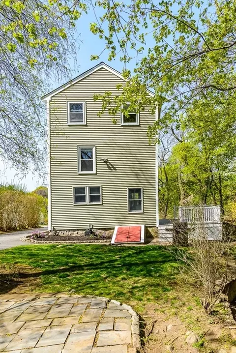 Exterior - 2 Longfellow St, Beverly, MA 01915 photo 6 of 9