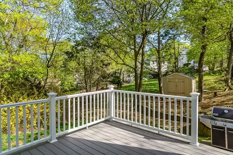 Exterior - 2 Longfellow St, Beverly, MA 01915 photo 7 of 9