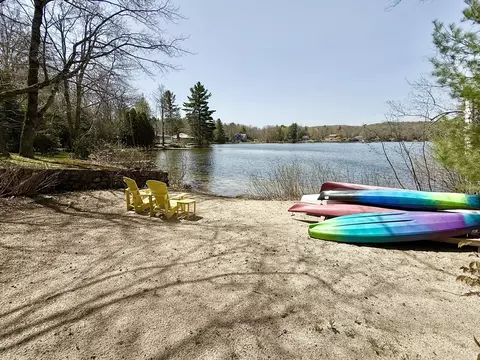 41 Pine Island Lakeeast Shr, Westhampton, MA 01027