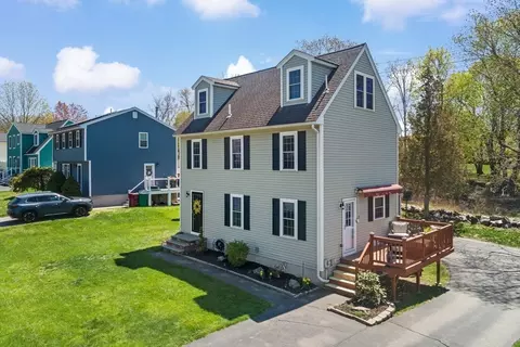 22 Briarwood Rd, Lowell, MA 01852