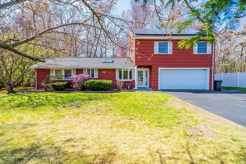 374 Woburn St, Lexington, MA 02420