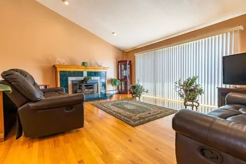 58 Last St, Fall River, MA 02724 photo 5