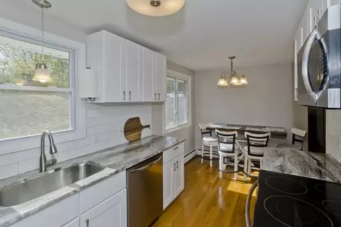 49 Hillside Dr, Springfield, MA 01118 photo 2