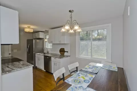 49 Hillside Dr, Springfield, MA 01118 photo 9