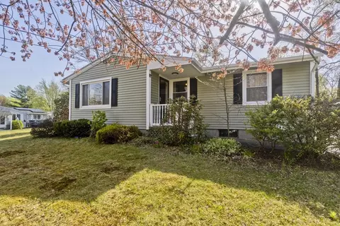 49 Hillside Dr, Springfield, MA 01118