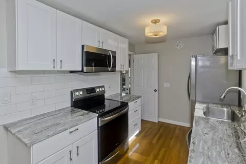 49 Hillside Dr, Springfield, MA 01118 photo 5