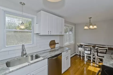 49 Hillside Dr, Springfield, MA 01118 photo 4