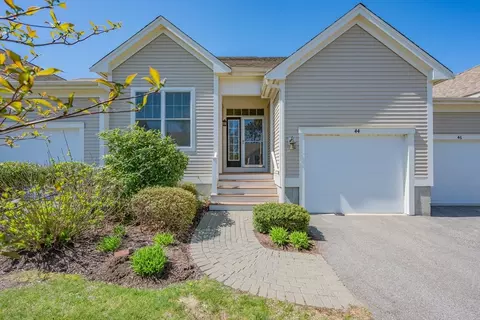 44 Twin Oaks Dr #44, Mashpee, MA 02649