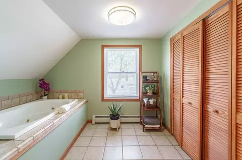 Bath - 105 Hamilton St, Springfield, MA 01119 photo 4 of 5