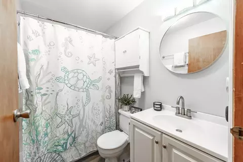 Bath - 105 Hamilton St, Springfield, MA 01119 photo 1 of 5