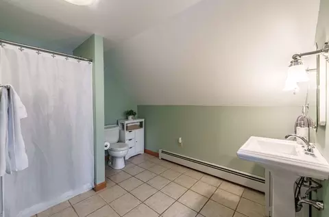 Bath - 105 Hamilton St, Springfield, MA 01119 photo 5 of 5