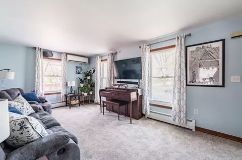 Living - 105 Hamilton St, Springfield, MA 01119 photo 1 of 3