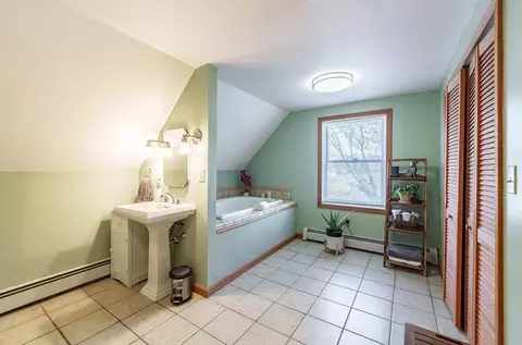 Bath - 105 Hamilton St, Springfield, MA 01119 photo 3 of 5