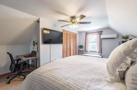 Bedroom - 105 Hamilton St, Springfield, MA 01119 photo 7 of 8