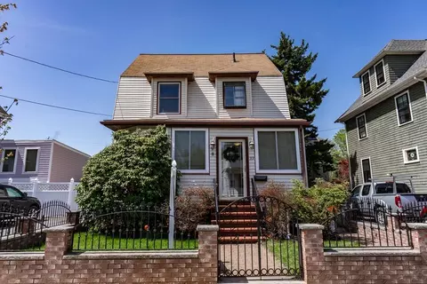 33 Brookings St, Medford, MA 02155