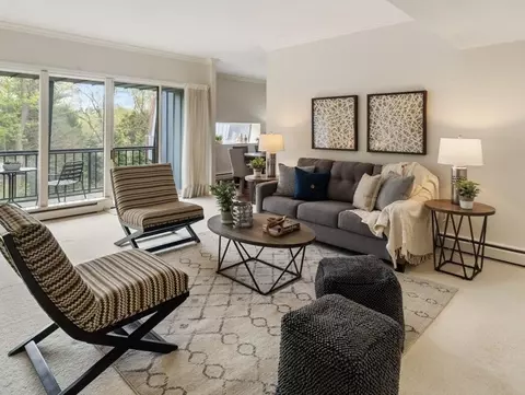 85 Grove St #408, Wellesley, MA 02482