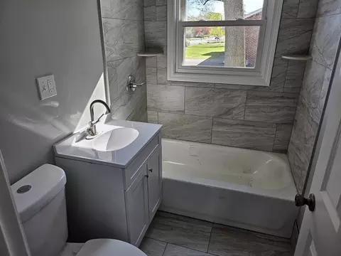 Bath - 592 Prospect St, Chicopee, MA 01020 photo 2 of 3