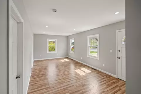 Living - 592 Prospect St, Chicopee, MA 01020 photo 2 of 4