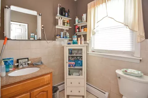 Bath - 49 Plain St, Fall River, MA 02723 photo 4 of 5