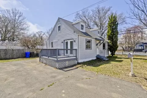 4 Seneca St, Indian Orchard, MA 01151