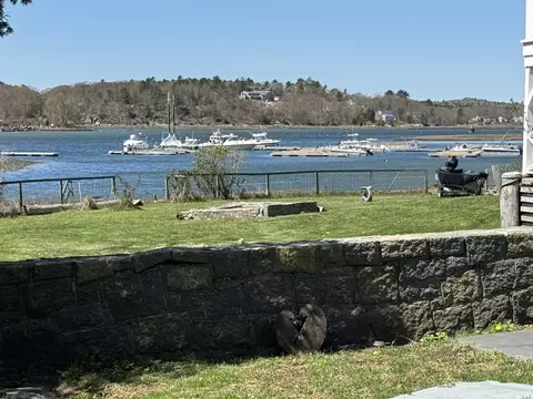 3 Gloucester Ave, Gloucester, MA 01930 photo 2