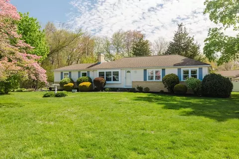 15 City View Pkwy, Cranston, RI 02921
