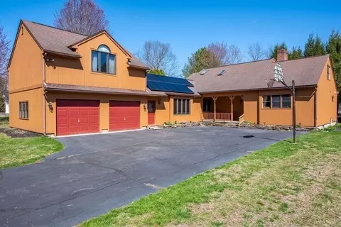 17 Sacco Dr, Amherst, MA 01002