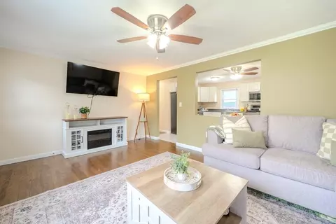 142 C St, Dracut, MA 01826 photo 4