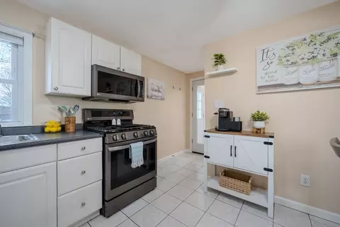 142 C St, Dracut, MA 01826 photo 11