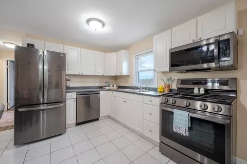 142 C St, Dracut, MA 01826 photo 7