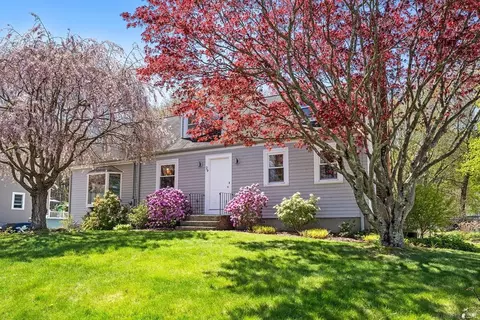 29 Wright St, Weymouth, MA 02190