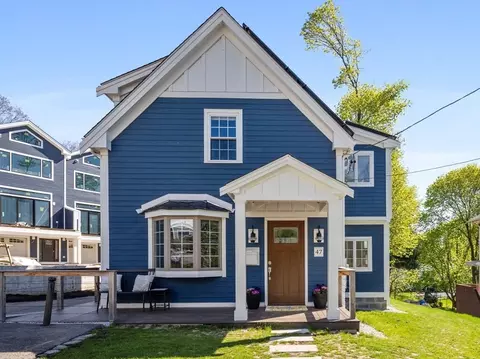 47 Packards Ln, Quincy, MA 02169