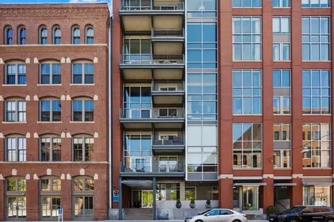 25 Channel Center St #811, Boston, MA 02210