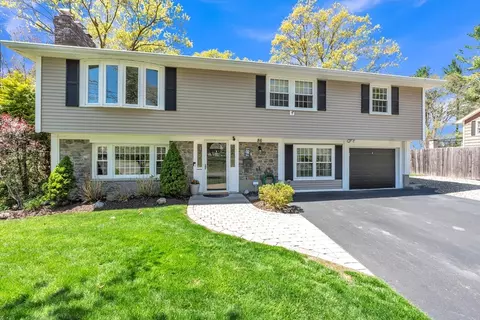 86 Angelica Dr, Framingham, MA 01701