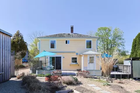 35 Pigeon Hill St, Rockport, MA 01966