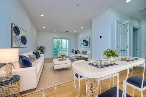 328 Copeland St #2E, Quincy, MA 02169