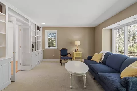 14 Carriage Ln, Reading, MA 01867 photo 9