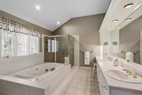 14 Carriage Ln, Reading, MA 01867 photo 27