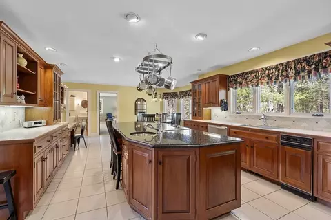 14 Carriage Ln, Reading, MA 01867 photo 11
