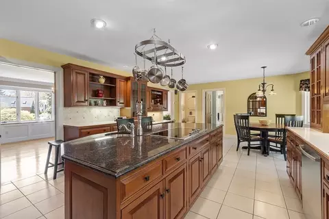 14 Carriage Ln, Reading, MA 01867 photo 12