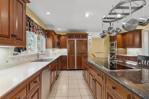 14 Carriage Ln, Reading, MA 01867 photo 13