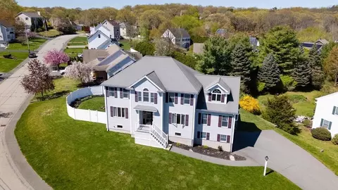 13 Lafayette Pl, Woburn, MA 01801