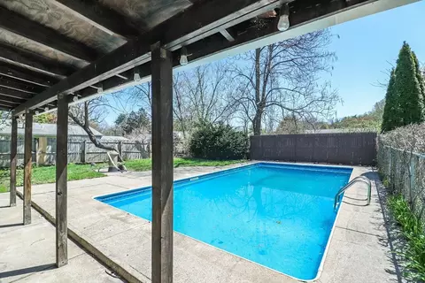 1114 Allen St, Springfield, MA 01118 photo 4