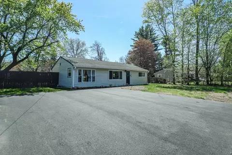 1114 Allen St, Springfield, MA 01118 photo 3