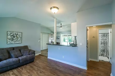 1114 Allen St, Springfield, MA 01118 photo 5