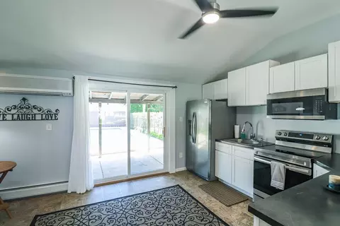 1114 Allen St, Springfield, MA 01118 photo 9